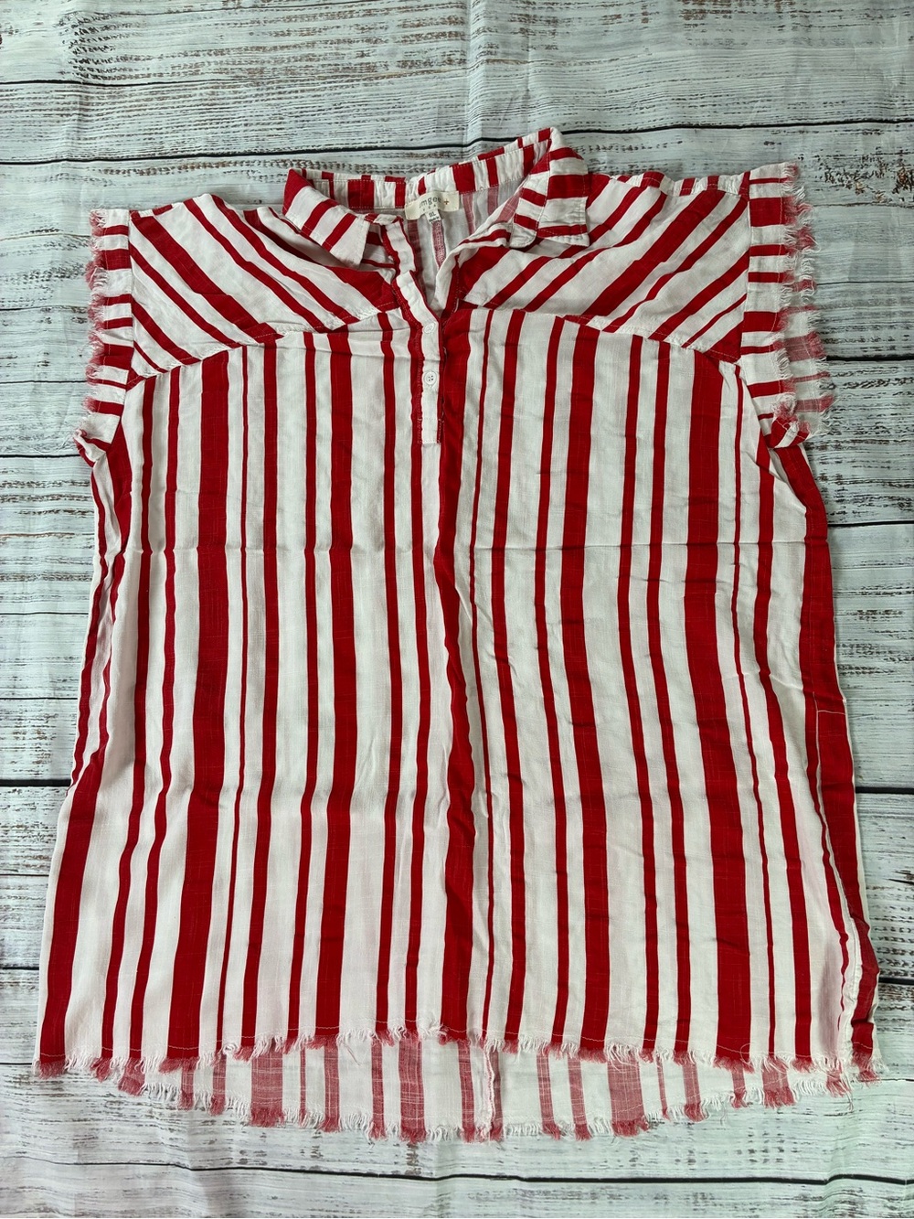 Umgee Shirt Women’s 1XL Red White Stripe Raw Hem Quarter Button Sleeveless